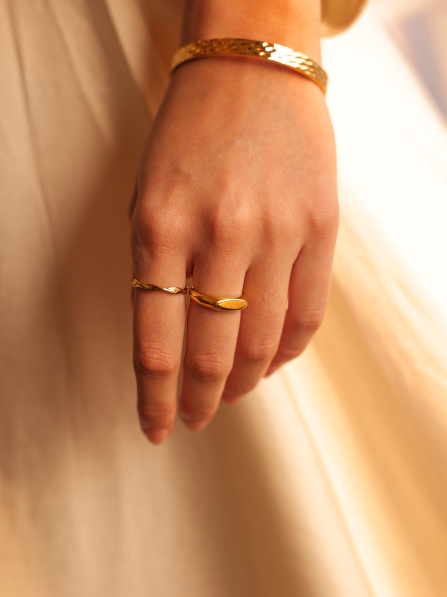 Anillo Curva Moderna