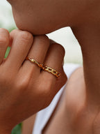 Anillo Curva Moderna