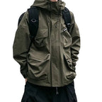 Damián | Chubasquero Hombre Impermeable con Capucha Múltiples Bolsillos