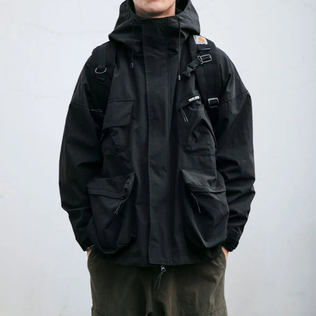 Damián | Chubasquero Hombre Impermeable con Capucha Múltiples Bolsillos