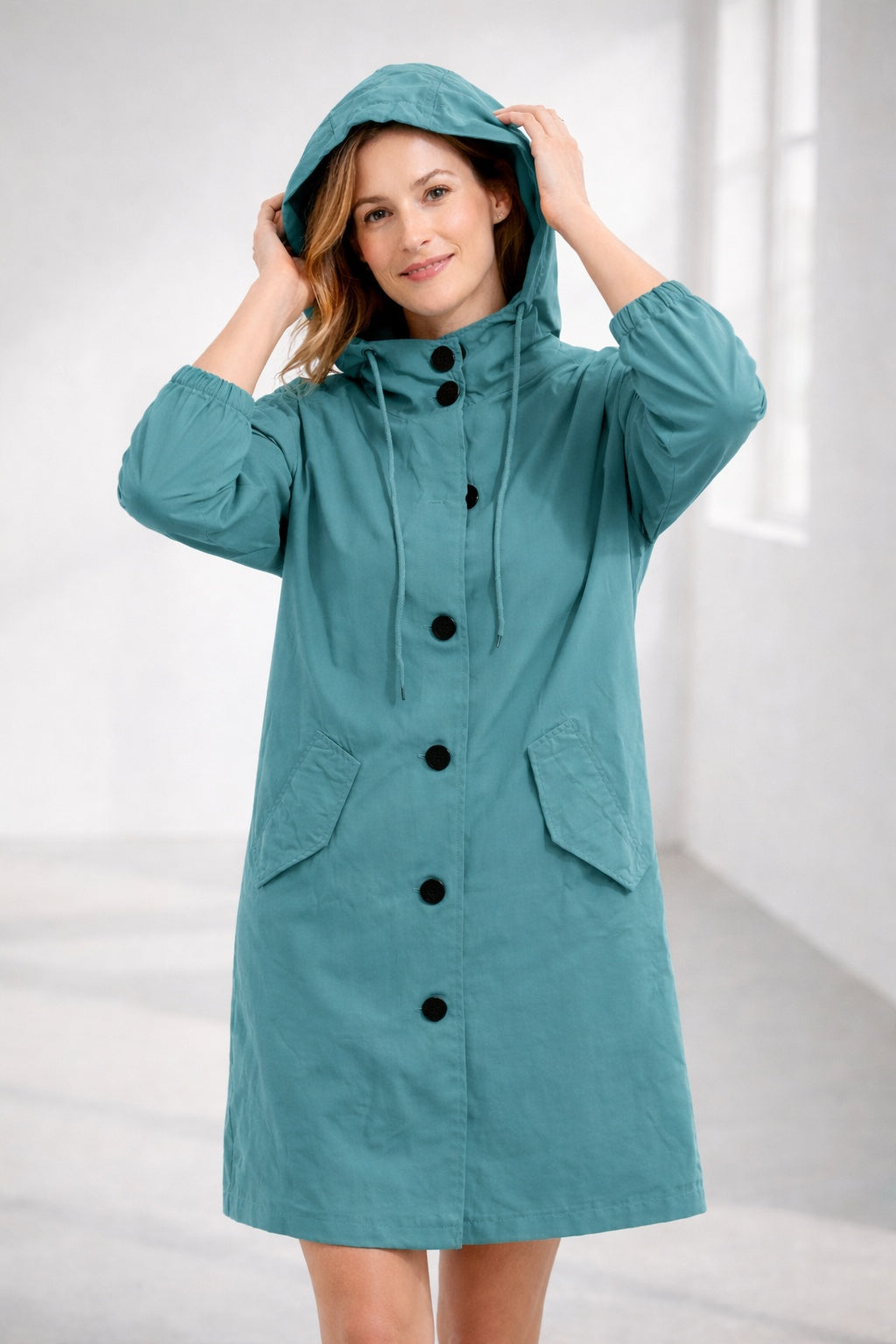 Luz | Chaqueta Larga con Capucha Mujer Botones Manga 3/4
