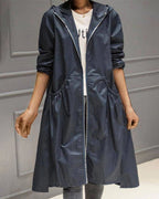 Paloma | Parka Impermeable Mujer Larga con Capucha Cintura Fruncida