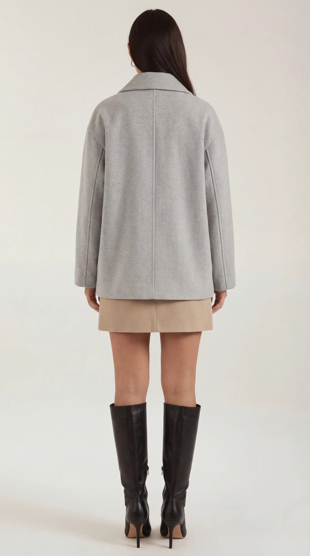 Amanda – Abrigo Asimétrico Oversize Caqui