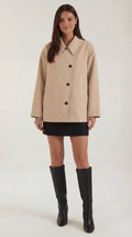 Amanda – Abrigo Asimétrico Oversize Caqui