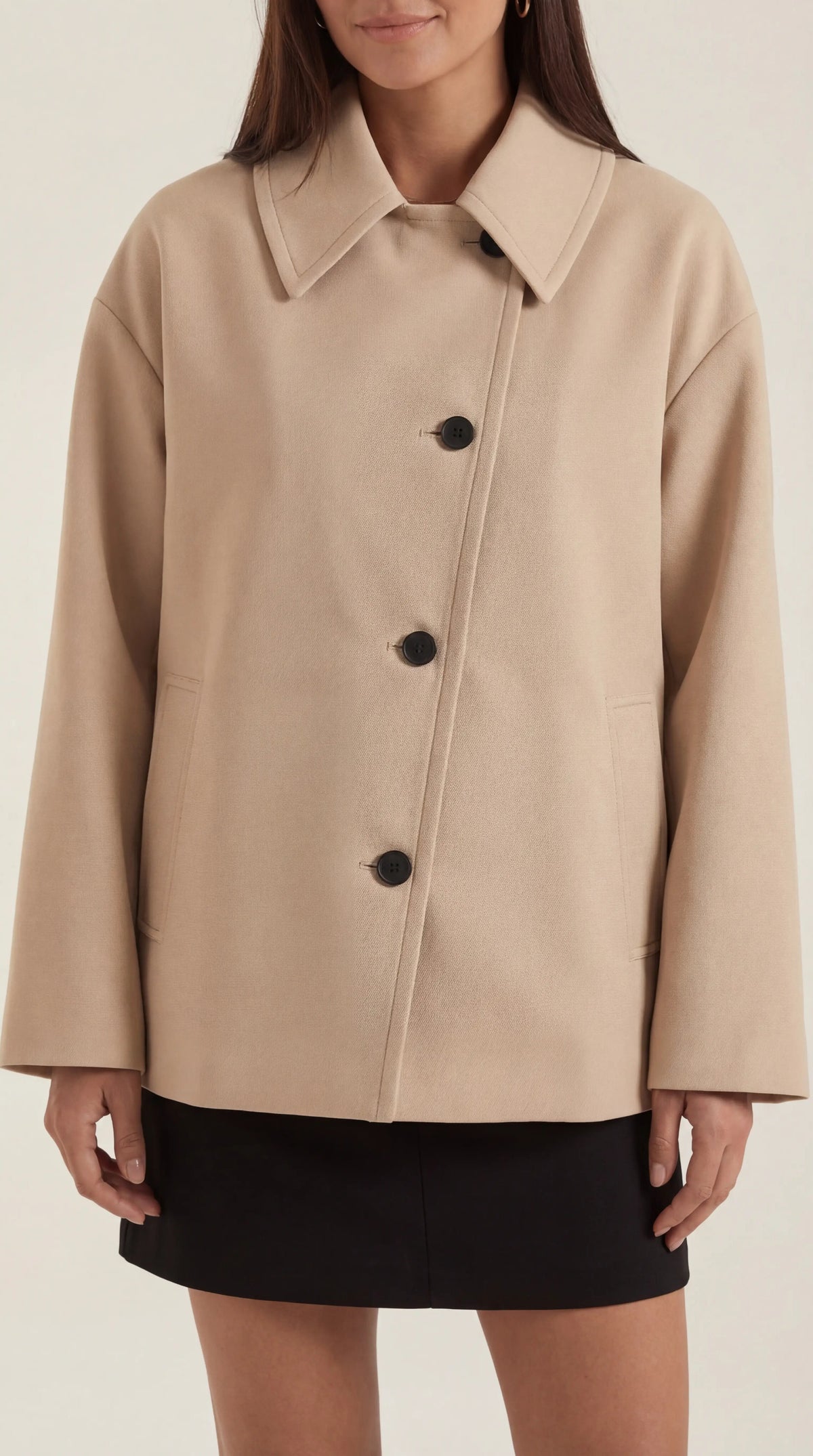 Amanda – Abrigo Asimétrico Oversize Caqui