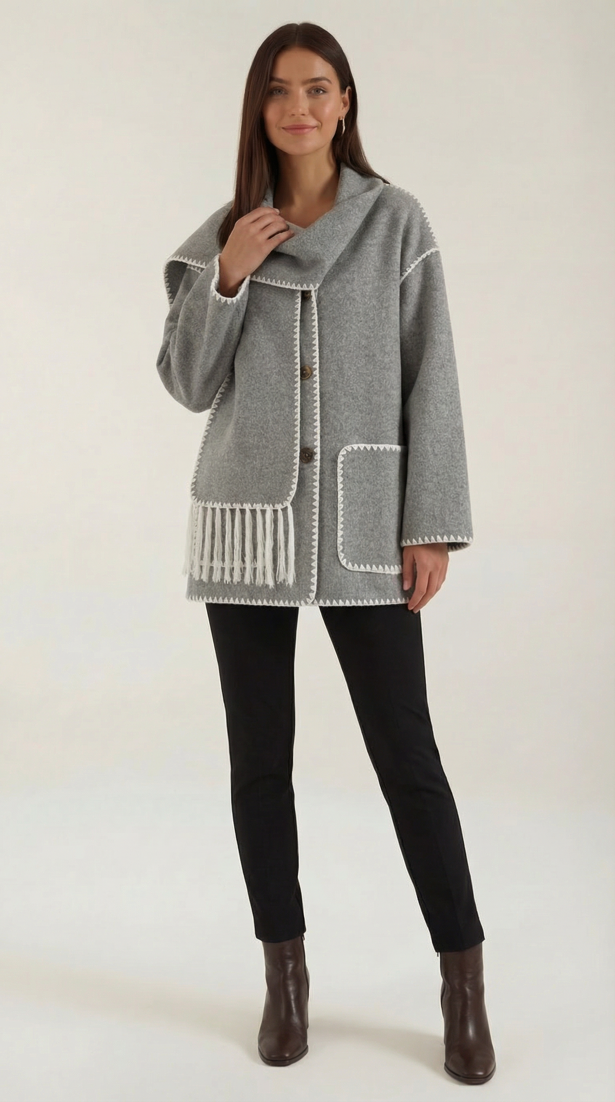 Catherine – Chaqueta Gris Humo con Bufanda a Contraste
