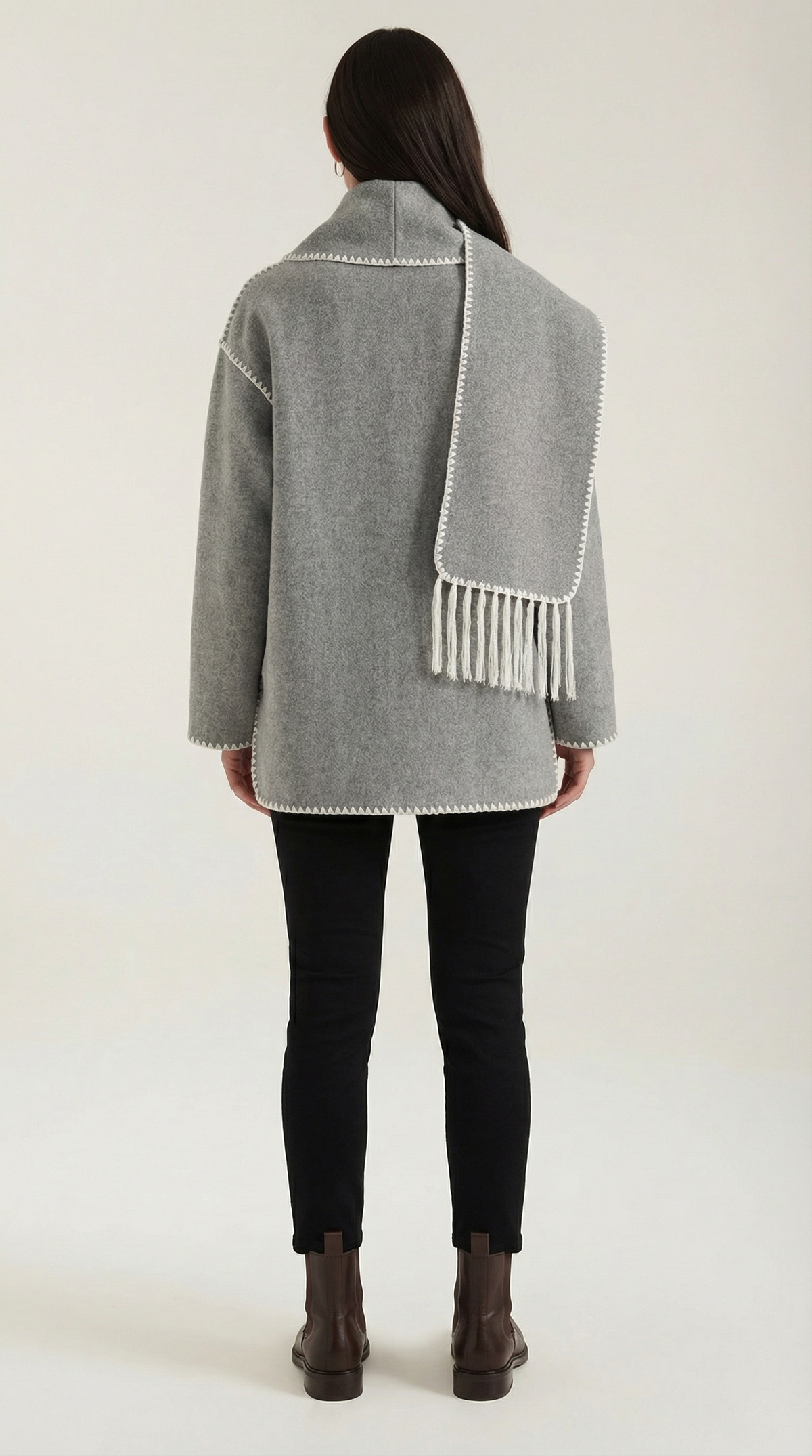 Catherine – Chaqueta Gris Humo con Bufanda a Contraste