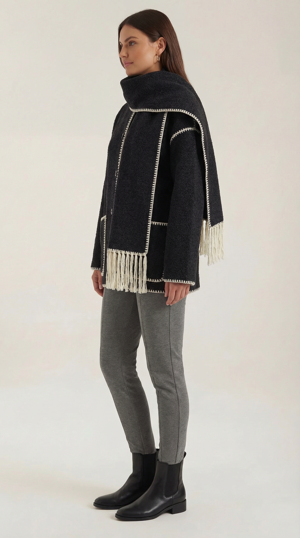 Catherine – Chaqueta Gris Humo con Bufanda a Contraste