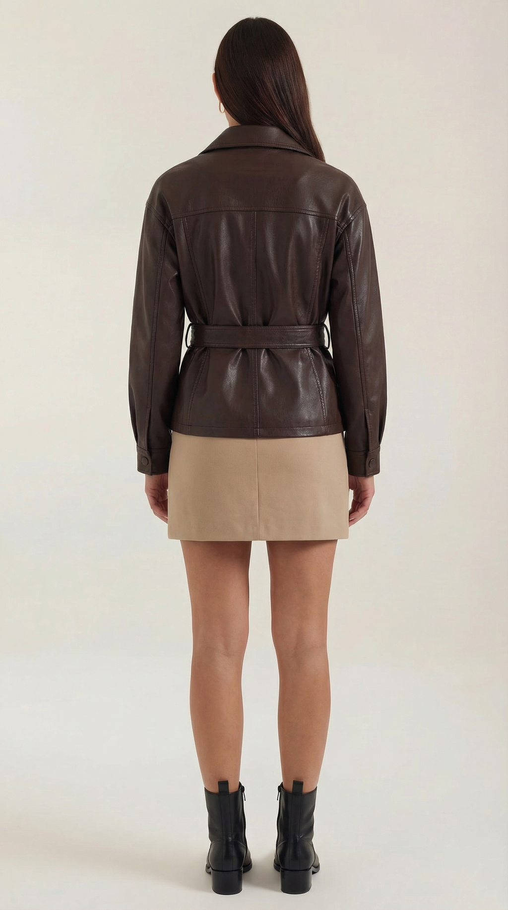 Christina – Chaqueta de PU Negra con Cinturón
