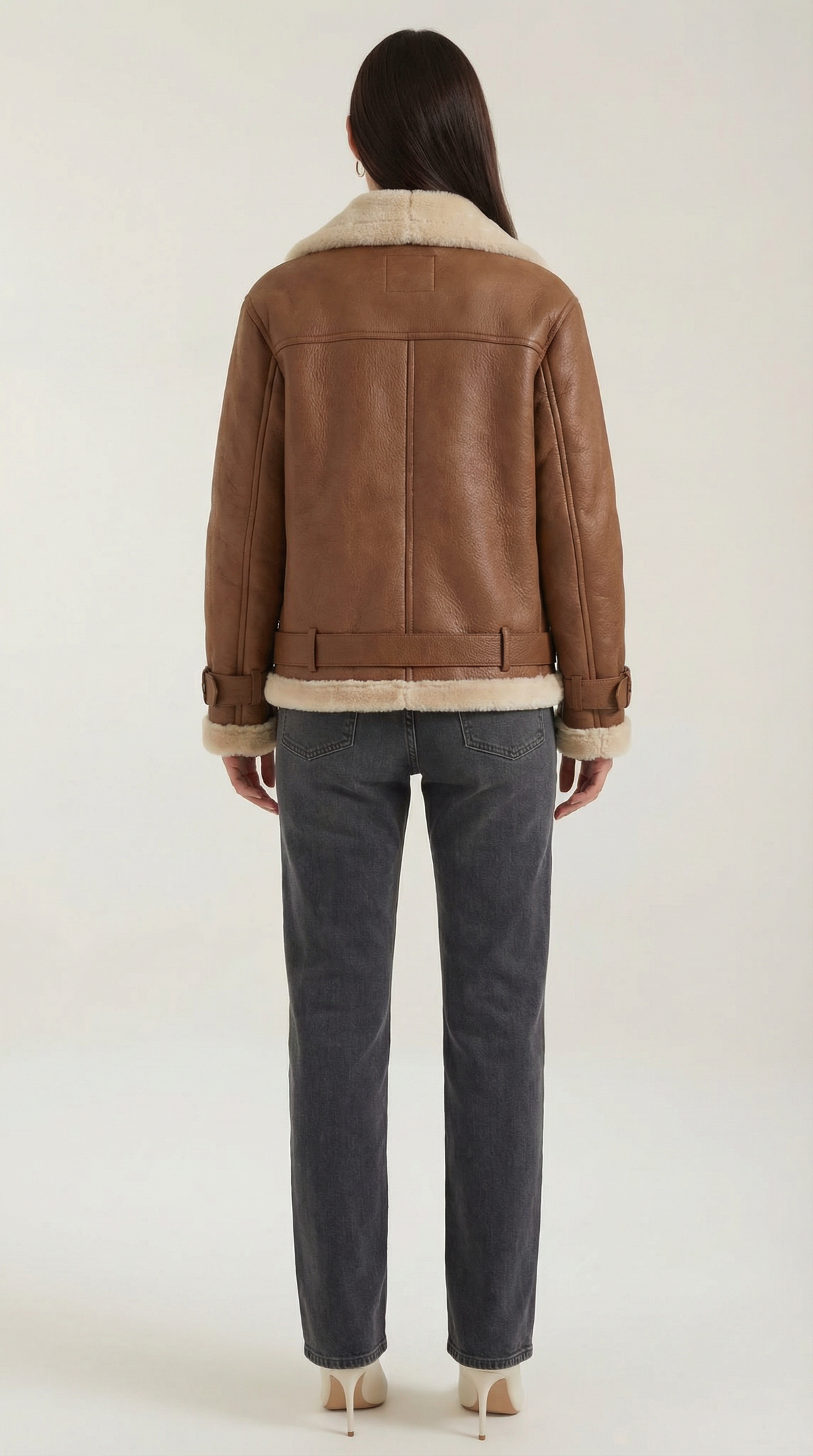 Christine – Chaqueta Polar Negra con Cinturón