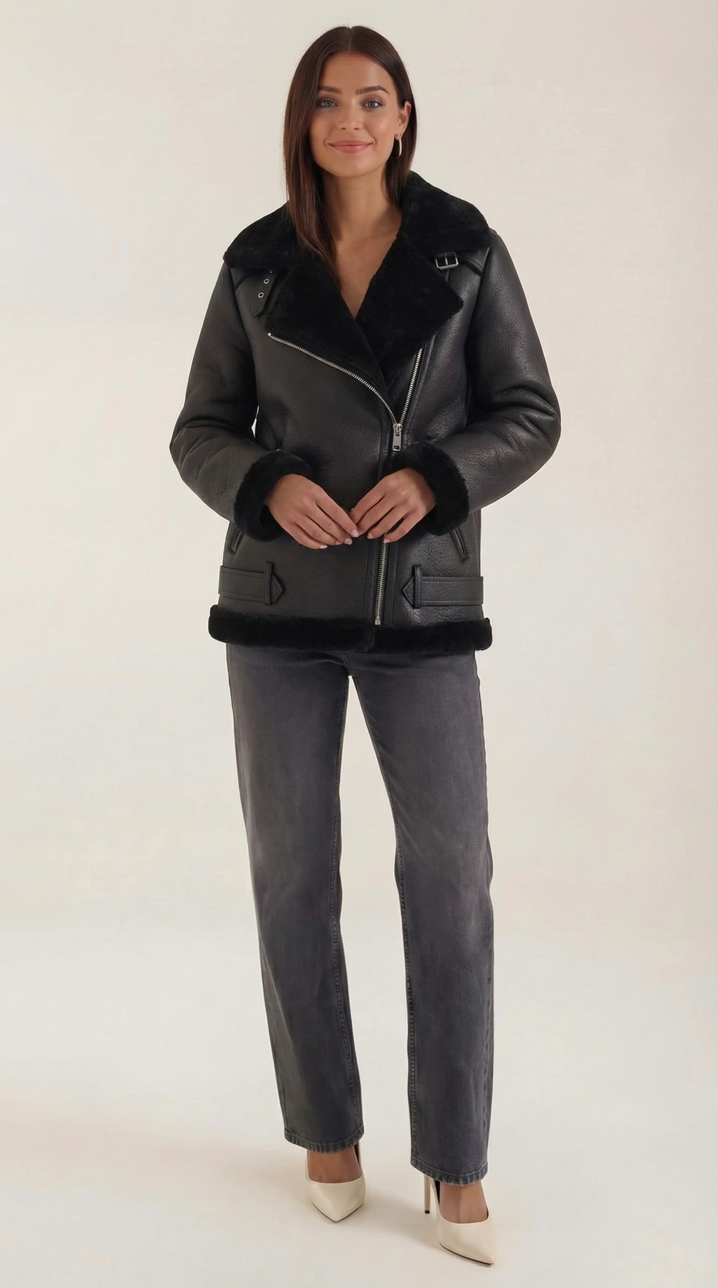 Christine – Chaqueta Polar Negra con Cinturón