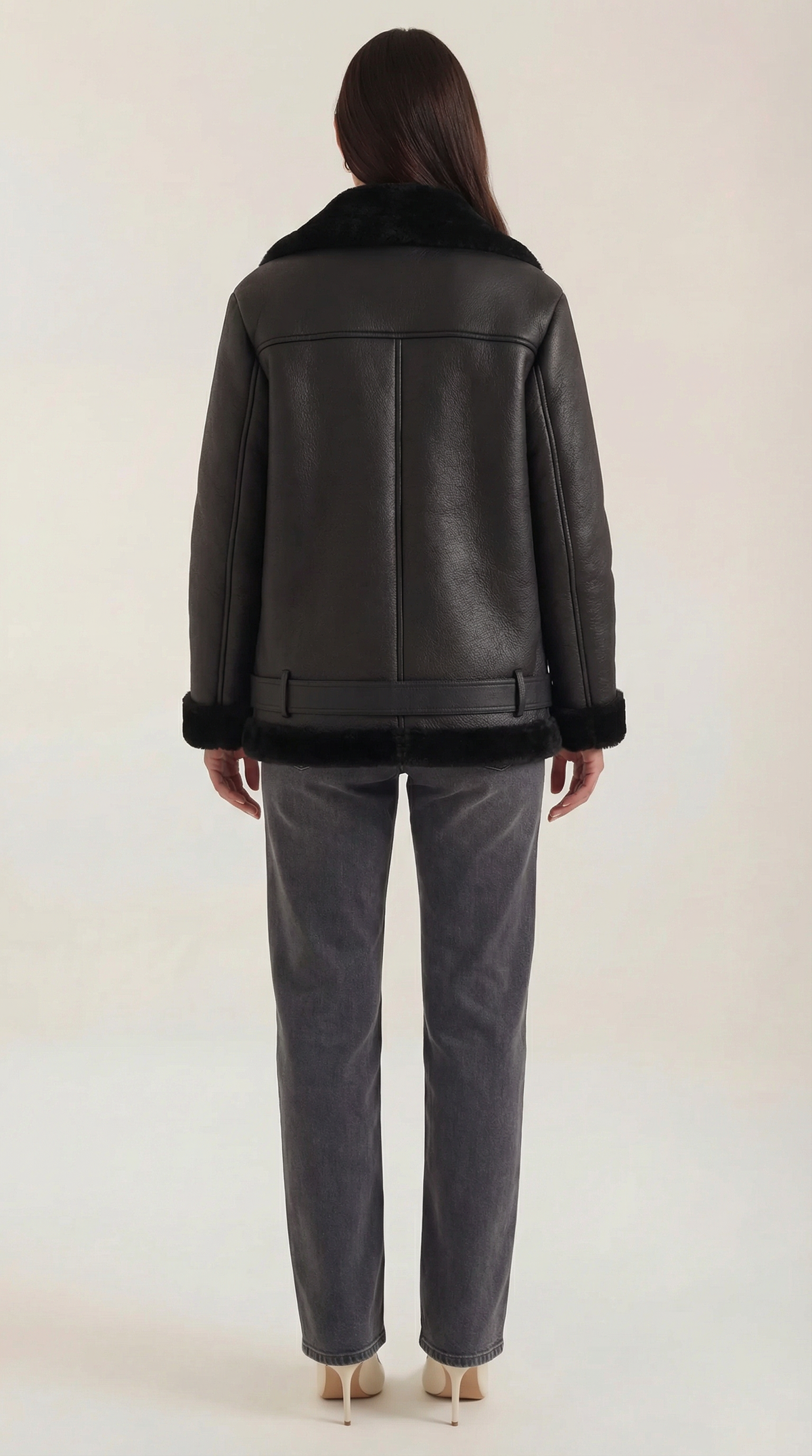 Christine – Chaqueta Polar Negra con Cinturón