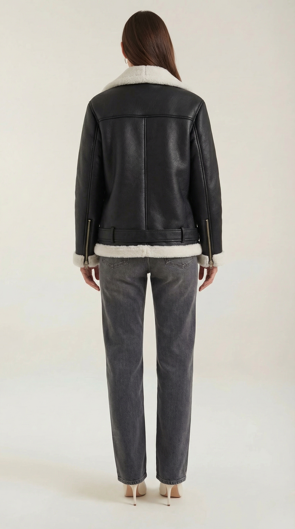 Christine – Chaqueta Polar Negra con Cinturón