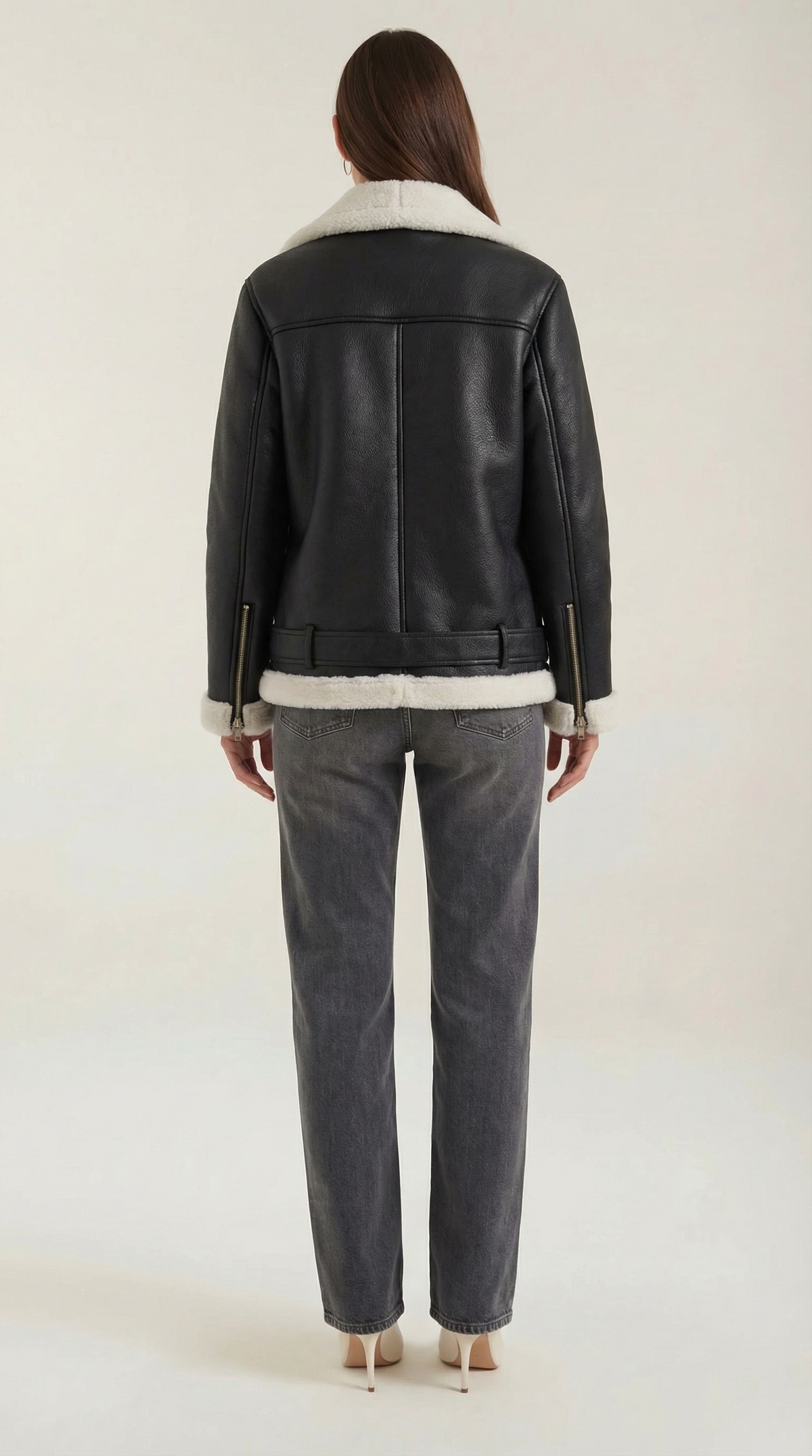 Christine – Chaqueta Polar Negra con Cinturón