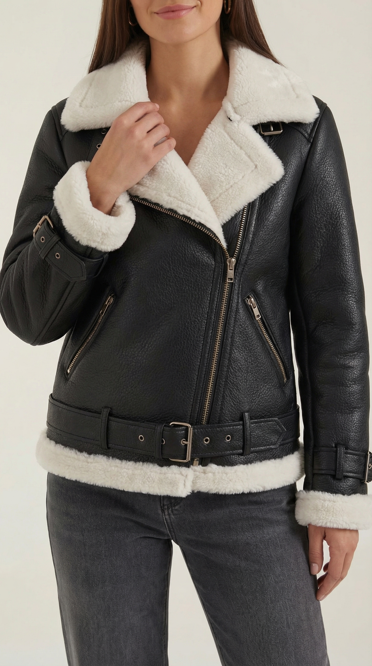 Christine – Chaqueta Polar Negra con Cinturón