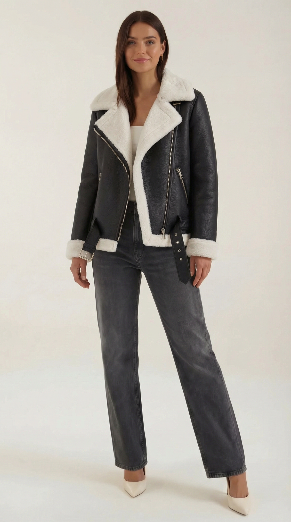Christine – Chaqueta Polar Negra con Cinturón