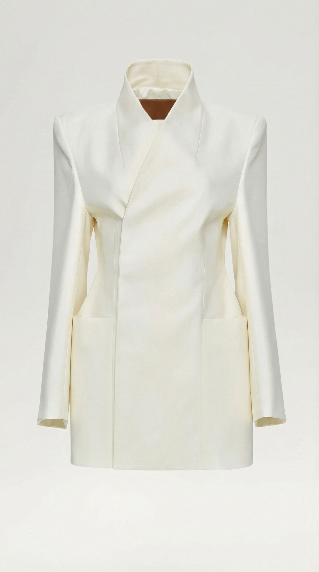 Garena – Blazer Blanco de Corte Impecable