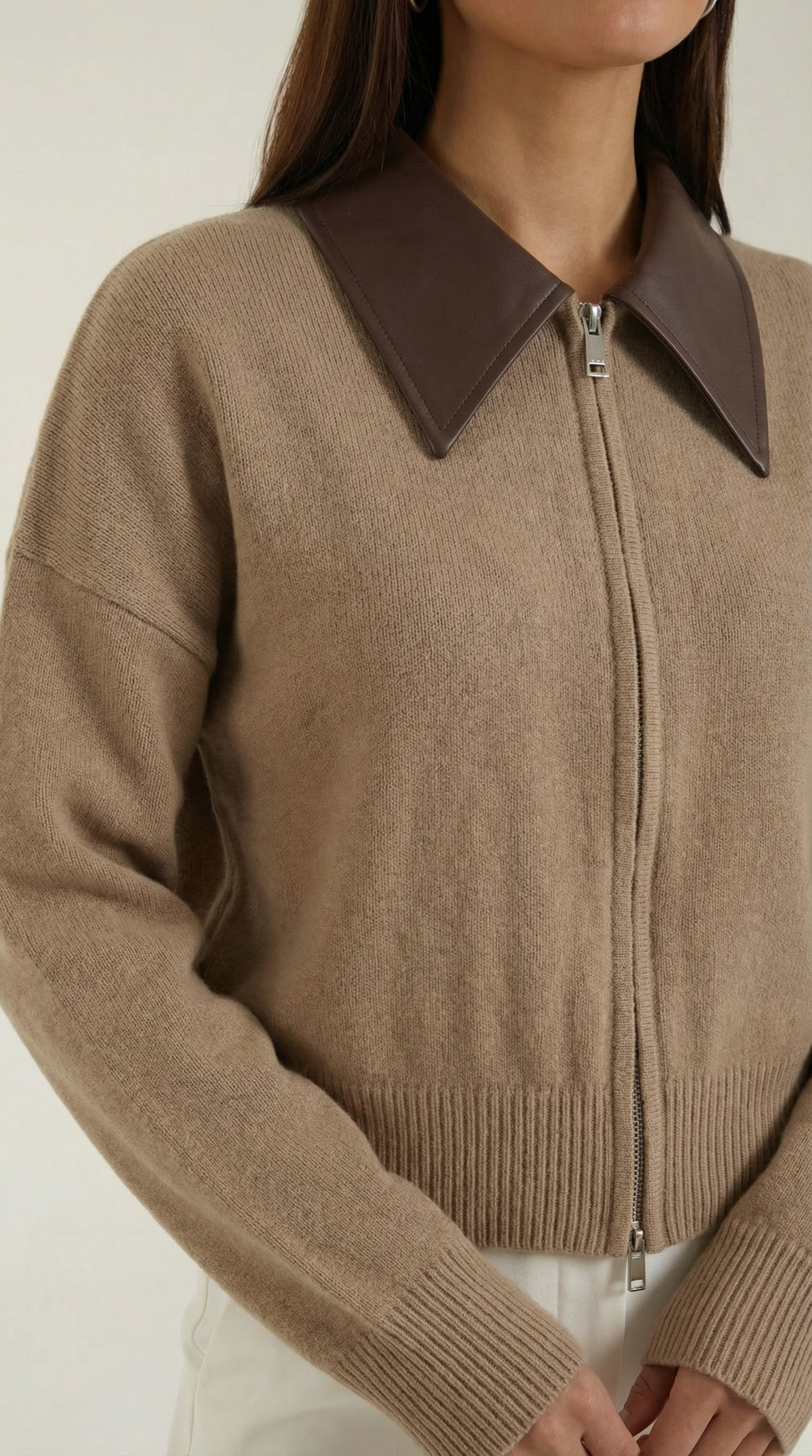 Irene – Chaqueta de Punto Corta con Cuello