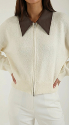 Irene – Chaqueta de Punto Corta con Cuello