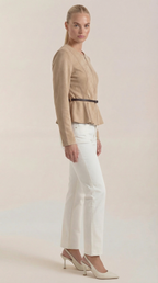Josie – Chaqueta Burdeos con Detalle Peplum