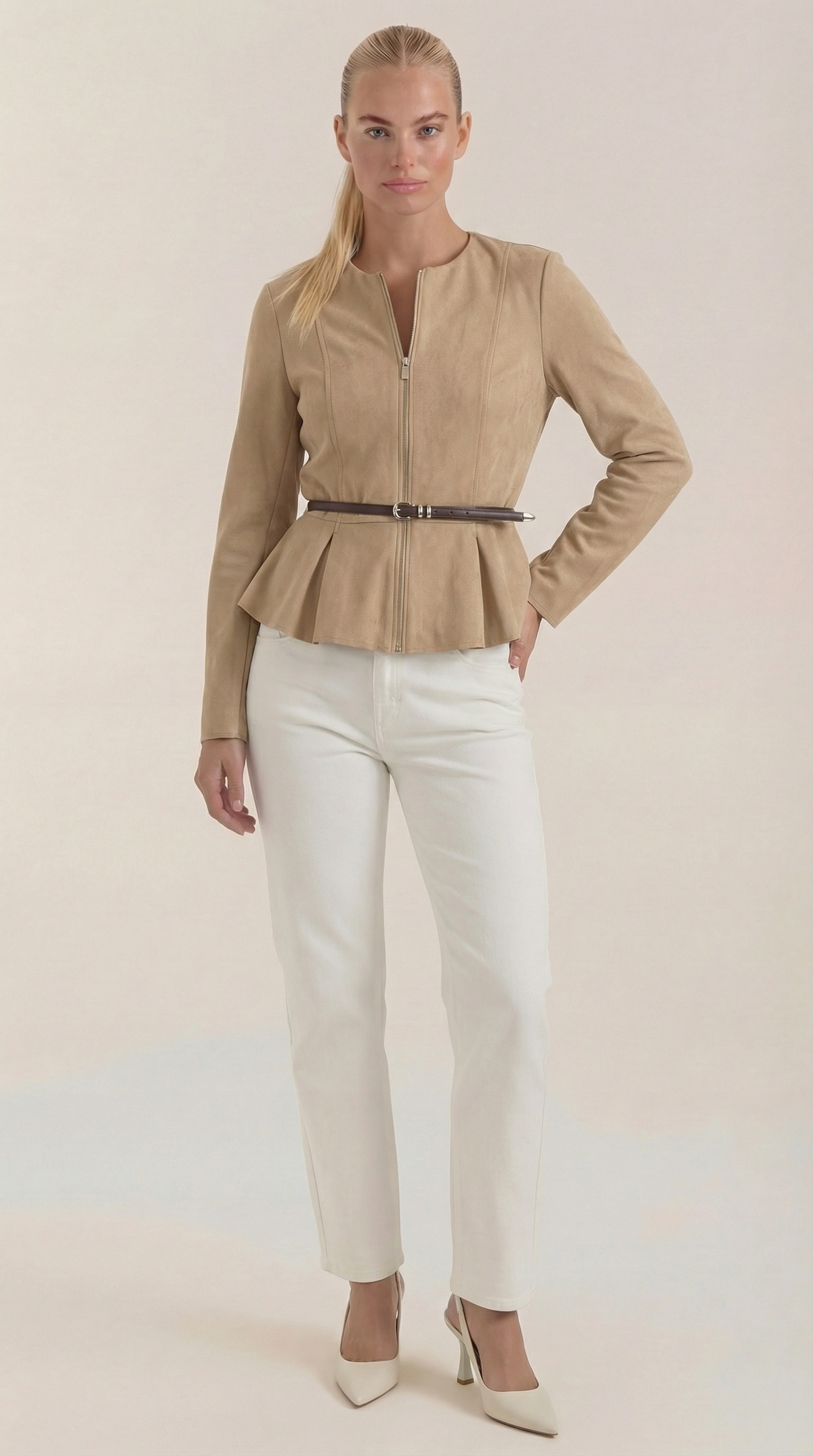 Josie – Chaqueta Burdeos con Detalle Peplum