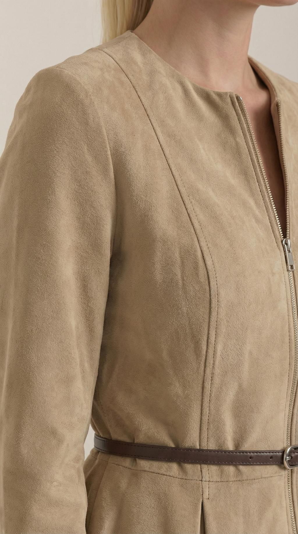 Josie – Chaqueta Burdeos con Detalle Peplum