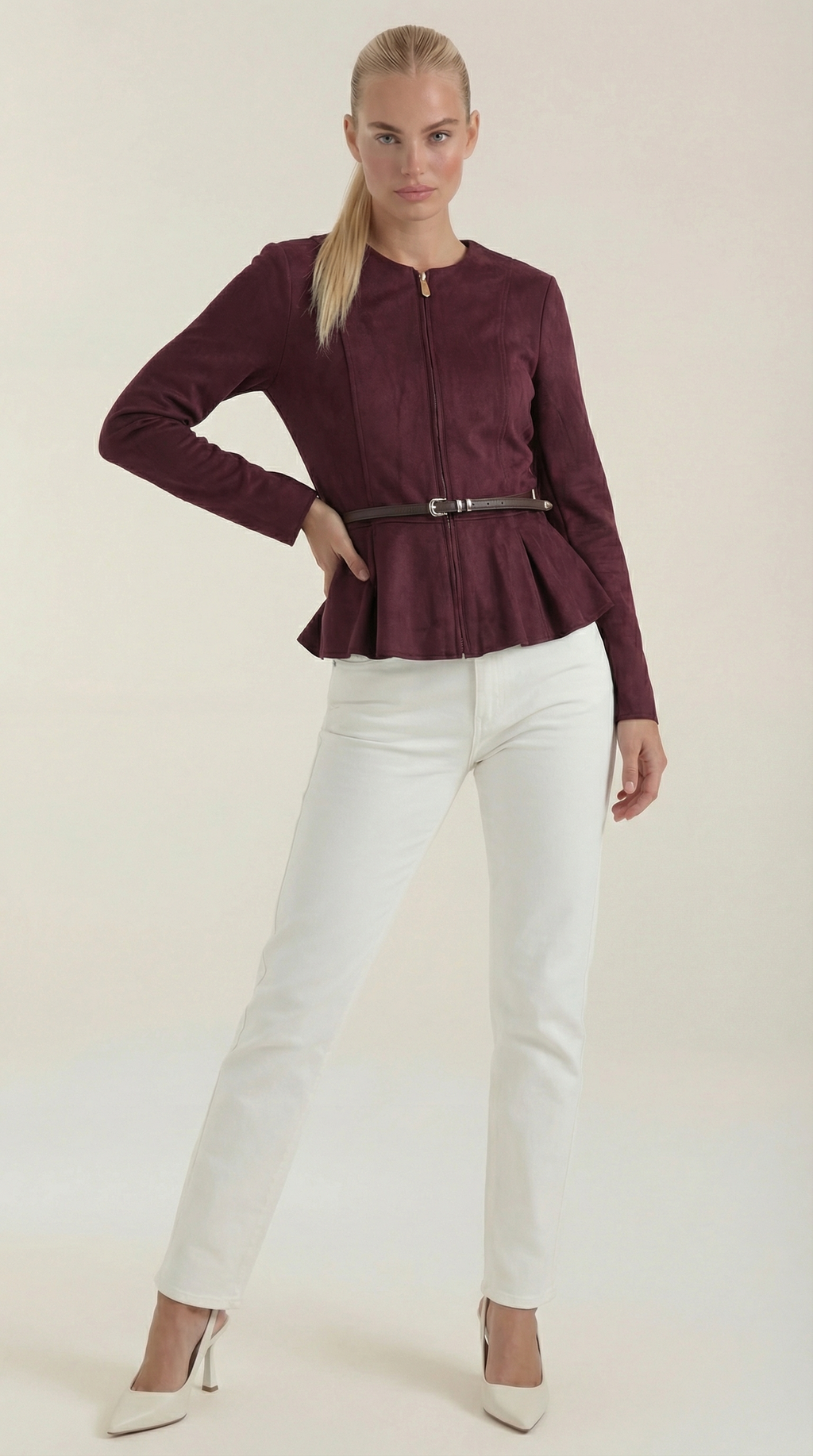 Josie – Chaqueta Burdeos con Detalle Peplum