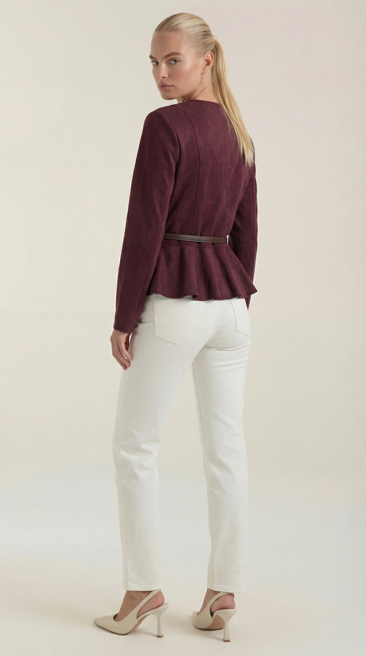 Josie – Chaqueta Burdeos con Detalle Peplum