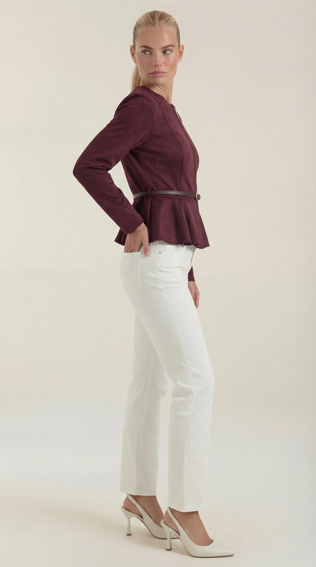 Josie – Chaqueta Burdeos con Detalle Peplum
