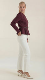 Josie – Chaqueta Burdeos con Detalle Peplum