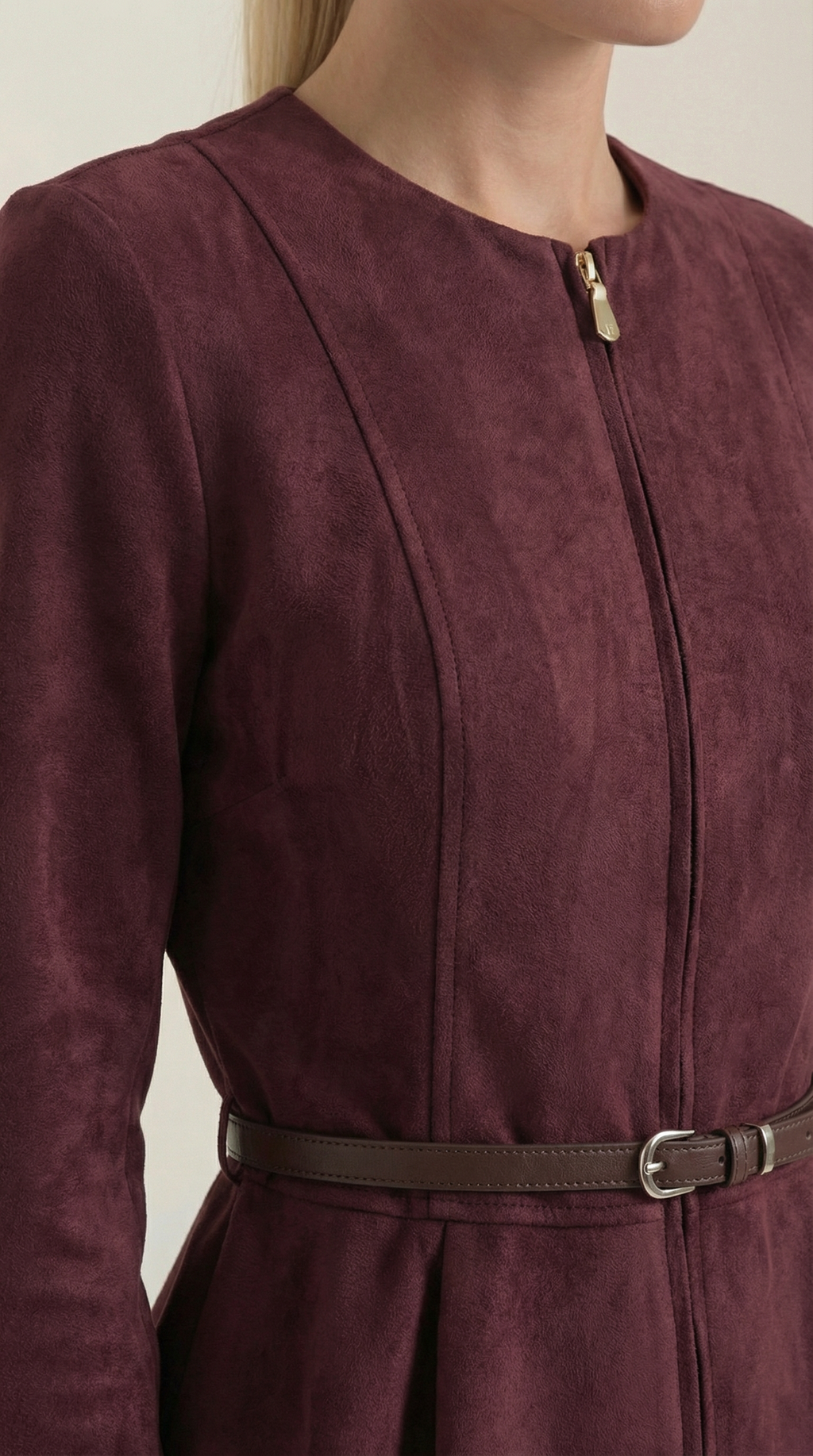 Josie – Chaqueta Burdeos con Detalle Peplum