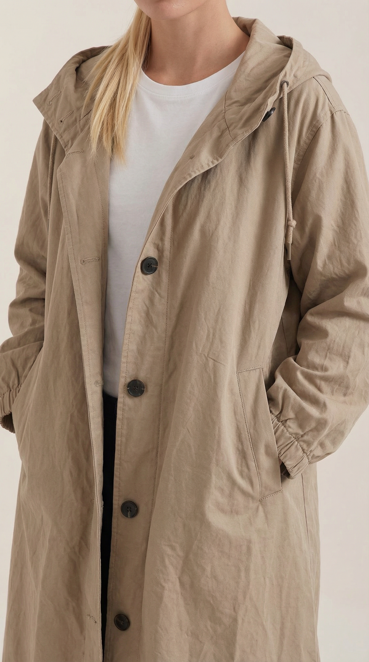 Margie – Chaqueta Impermeable Negra con Capucha