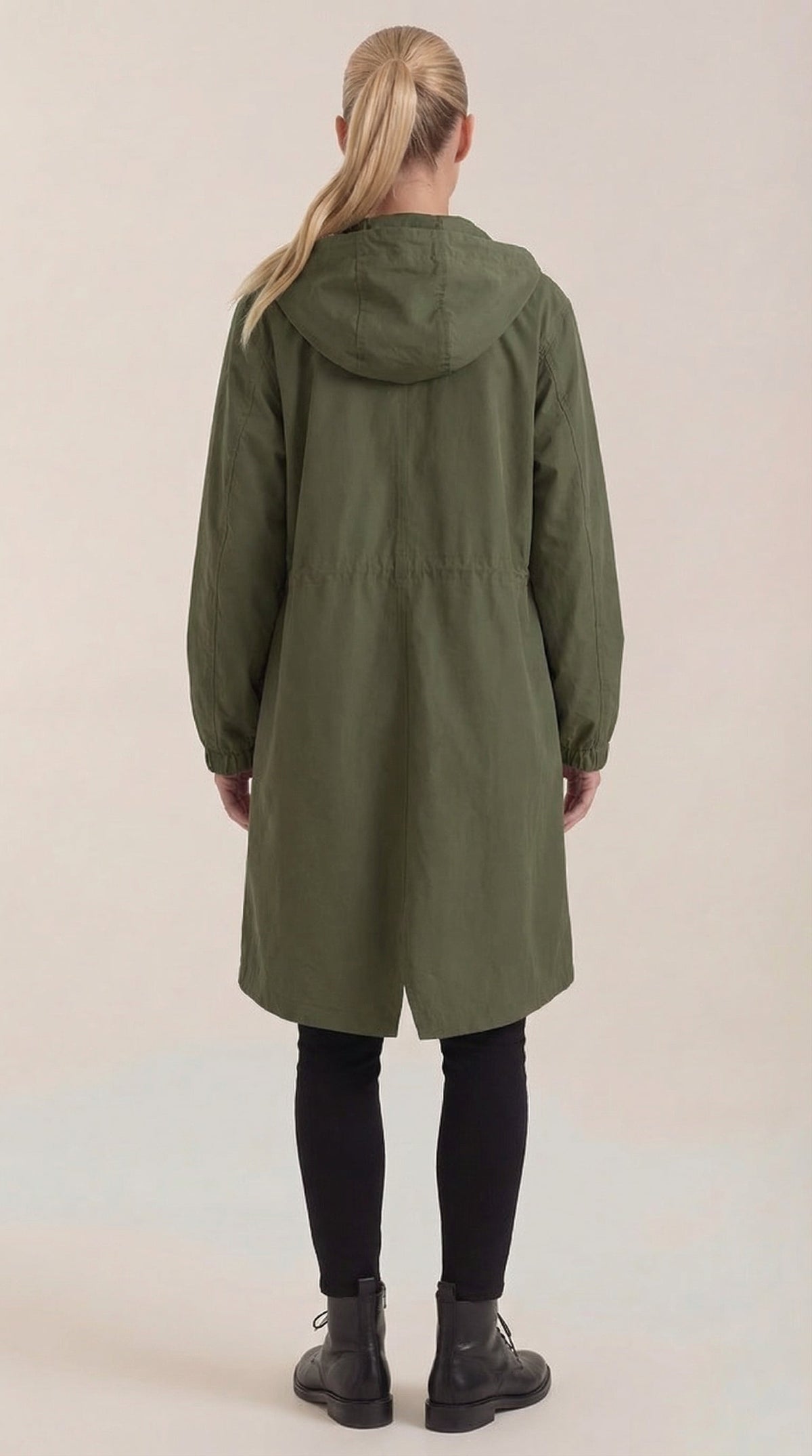 Margie – Chaqueta Impermeable Negra con Capucha