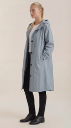 Margie – Chaqueta Impermeable Negra con Capucha