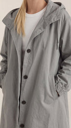 Margie – Chaqueta Impermeable Negra con Capucha