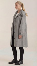 Margie – Chaqueta Impermeable Negra con Capucha