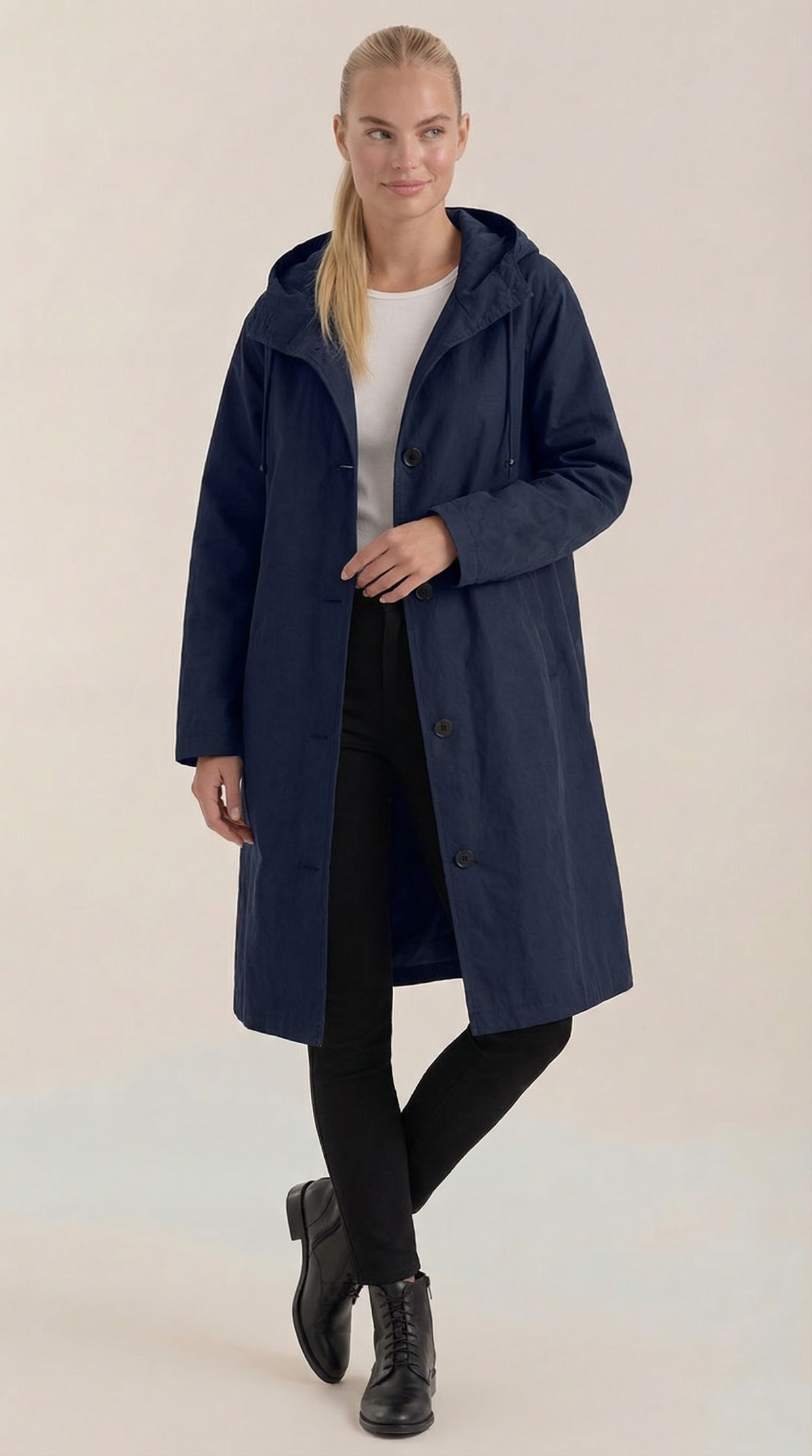 Margie – Chaqueta Impermeable Negra con Capucha