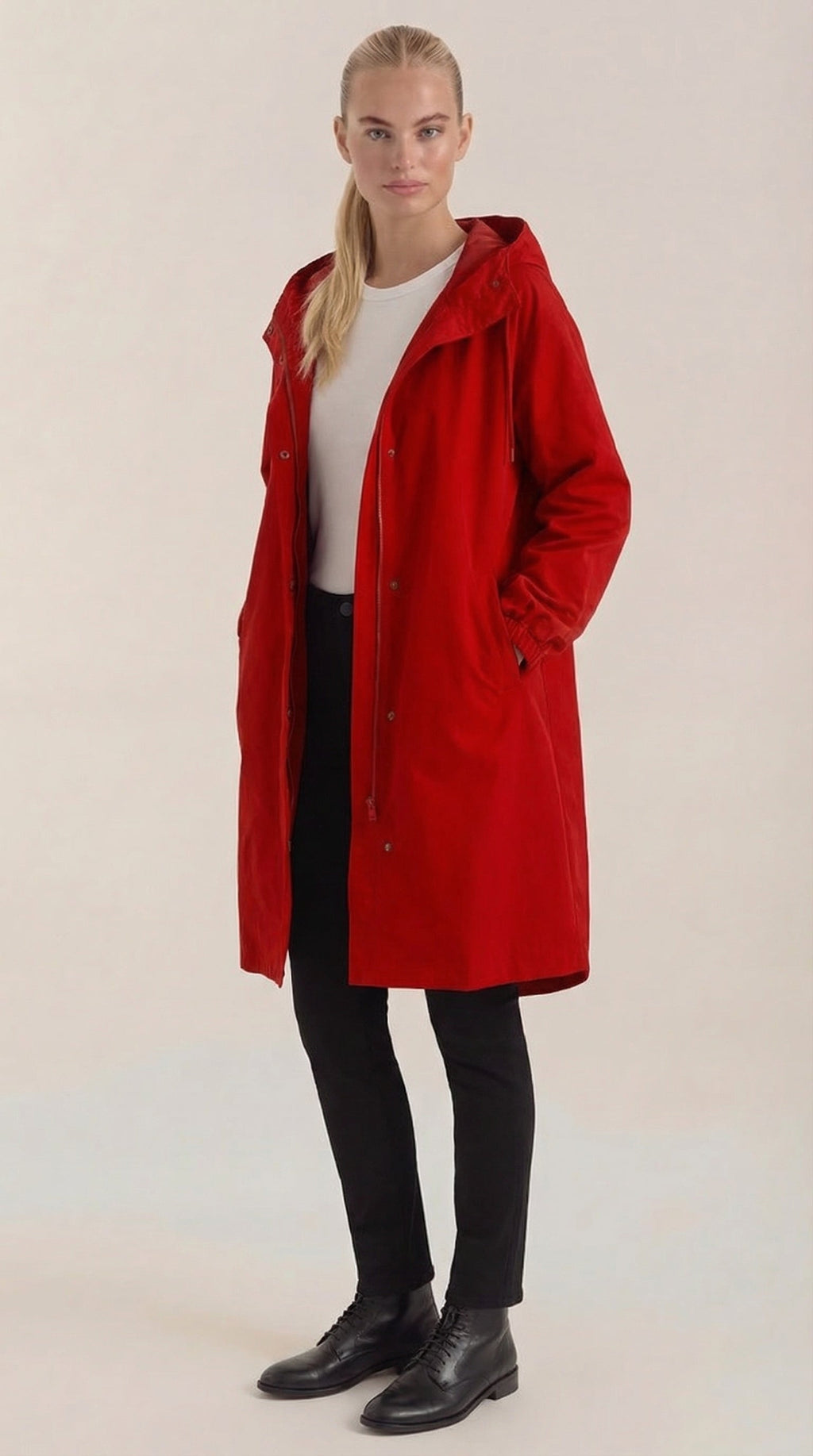Margie – Chaqueta Impermeable Negra con Capucha