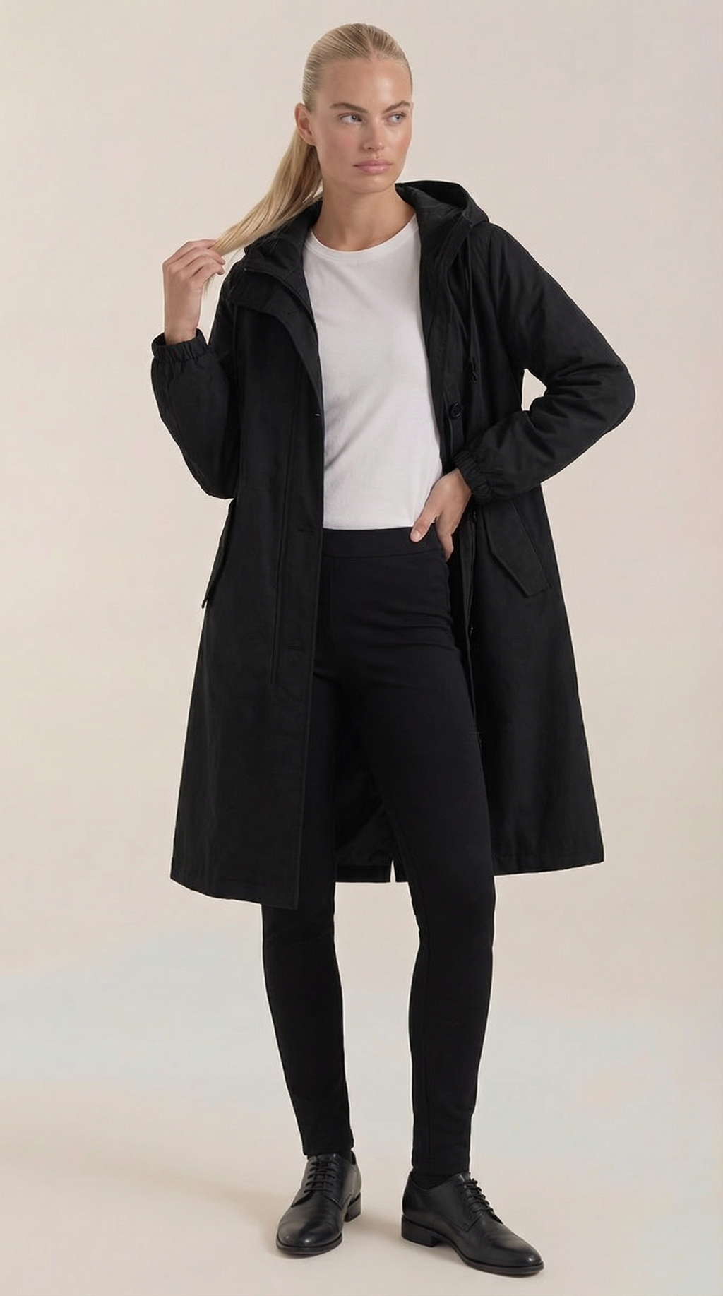 Margie – Chaqueta Impermeable Negra con Capucha