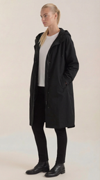 Margie – Chaqueta Impermeable Negra con Capucha