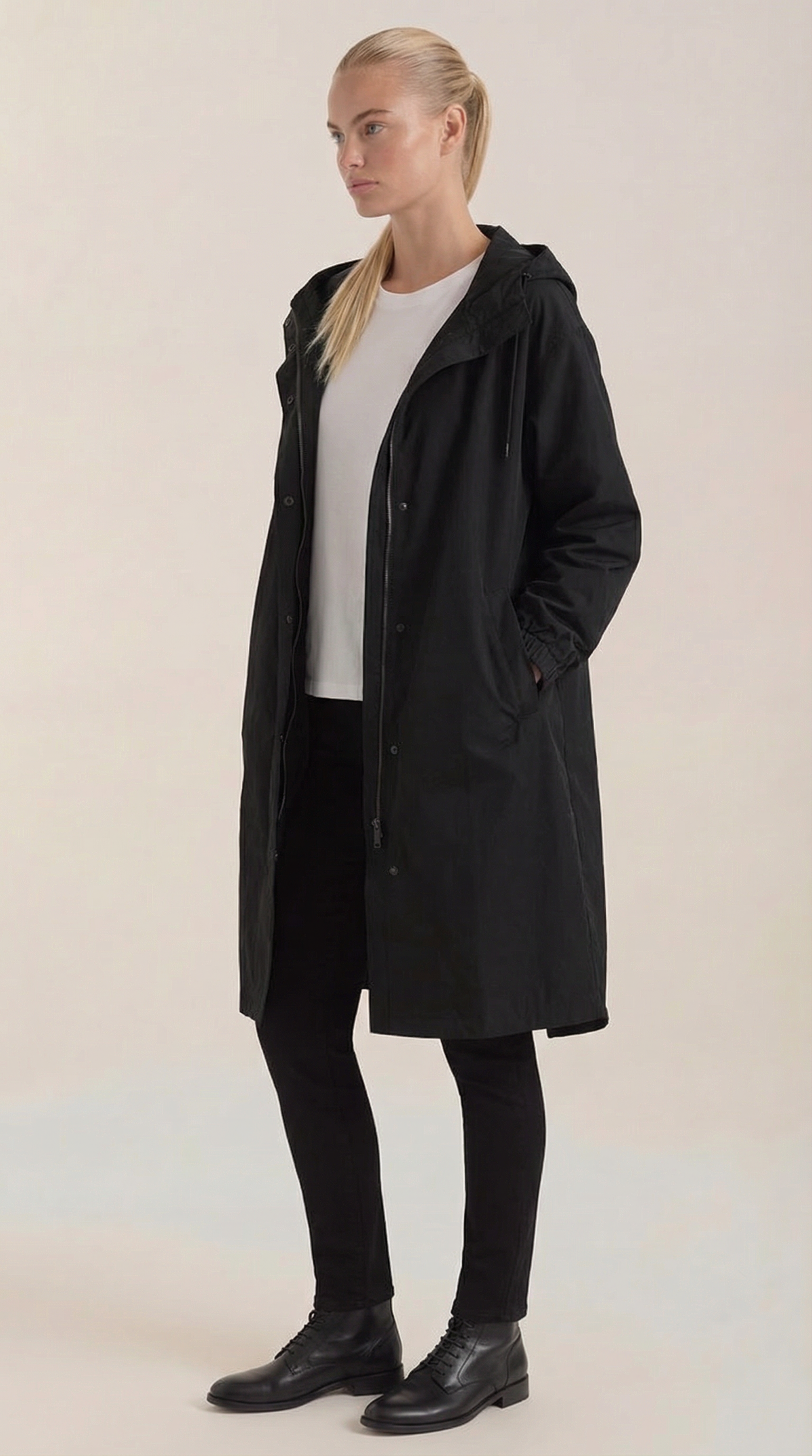 Margie – Chaqueta Impermeable Negra con Capucha