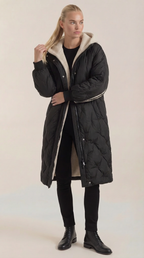 Minnie – Abrigo Acolchado Negro con Capucha