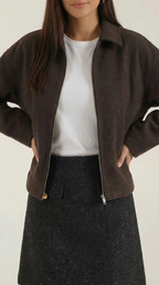 Teresa – Chaqueta Marrón con Cierre de Cremallera