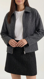 Teresa – Chaqueta Marrón con Cierre de Cremallera