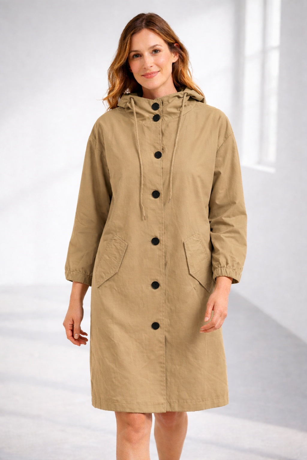 Noa | Chaqueta Ligera con Capucha Mujer Botonera Manga Tres Cuartos